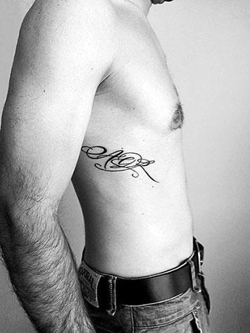 photos tatouages, calligraphie tatouage lettres, calligraphe professionnel paris, calligraphe mode, calligraphe défilé, calligraphie tatouage paris, artiste calligraphe parisien