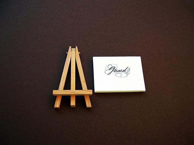 Calligraphie marque places, calligraphie cartons de table, calligraphie plan de tables, calligraphie noms de table, calligraphie mariage paris, calligraphe mariage paris, marque places calligraphie mariage