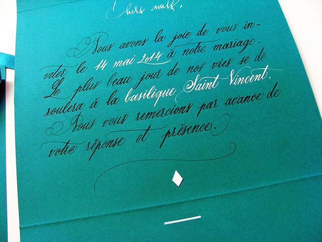 calligraphie enveloppe, calligraphie invitation, calligraphe paris mode, calligraphe professionnel paris, enveloppes invitations calligraphiées, invitation enveloppe calligraphiée, calligraphe invitation défilé