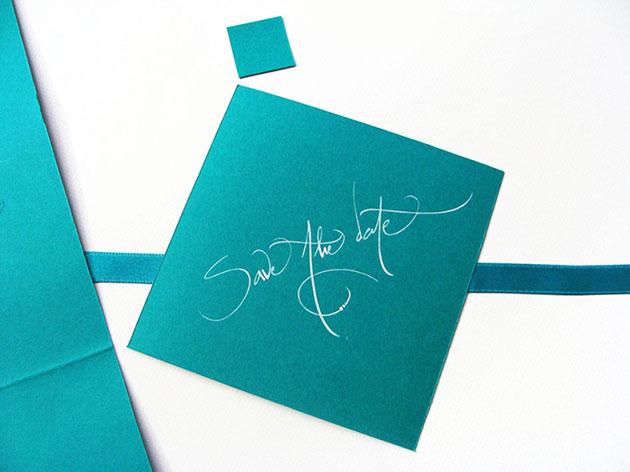 calligraphie enveloppe, calligraphie invitation, calligraphe paris mode, calligraphe professionnel paris, enveloppes invitations calligraphiées, invitation enveloppe calligraphiée, calligraphe invitation défilé