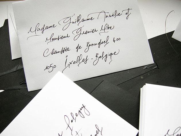 calligraphie sur enveloppes de mariage, calligraphe paris