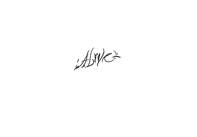 tatouage lettre poignet, calligraphe paris, calligraphie tatouages, calligraphie gestuelle, tatouage écriture poignet, tattoo lettering